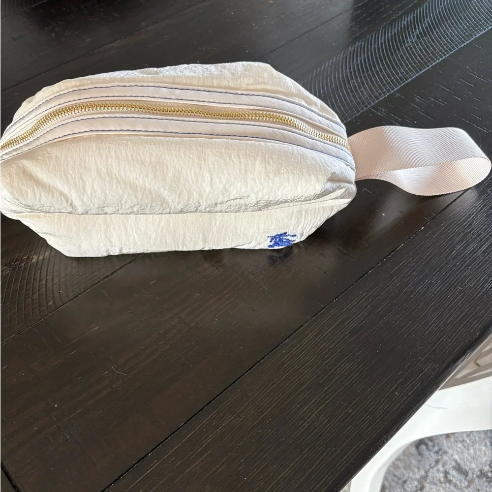 Burberry beauty cosmetic pouch